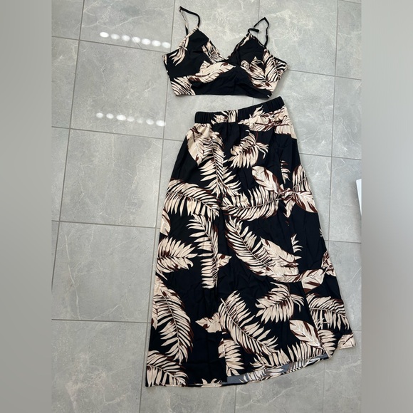 NWOT SHEIN Backless Spaghetti Strap V-neck Cami Top & Split Hem Maxi Skirt - Picture 4 of 11